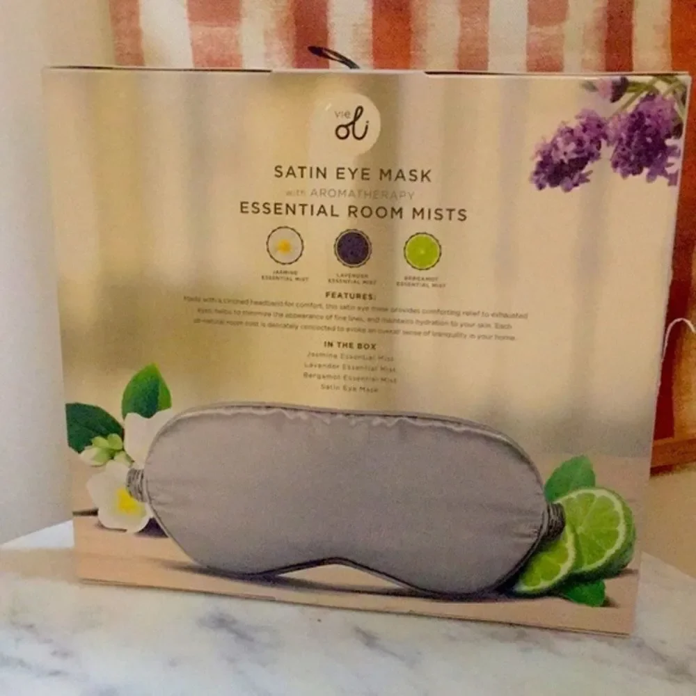 NWT Vie Oli Satin Silver Grey eye mask w/ aromatherapy mists Gift Set New in Box